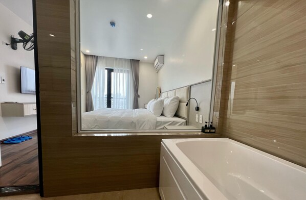 Suite, Balkon | Badezimmer | Haartrockner, Bademäntel, Bidet, Handtücher
