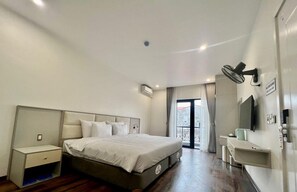 Suite Premium, balcone | Una scrivania, Wi-Fi gratuito, lenzuola