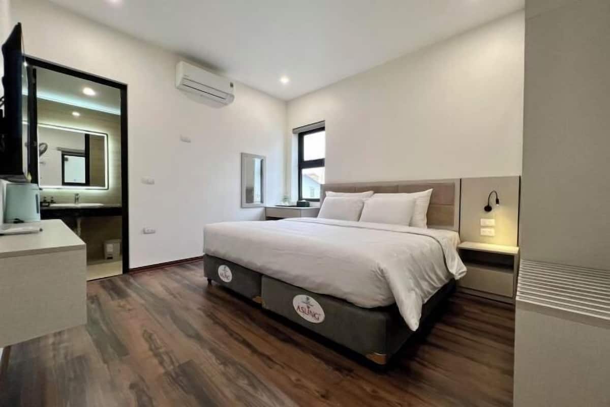 Escritorio, wifi gratis, ropa de cama