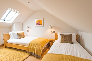3 bedrooms, desk, iron/ironing board, WiFi