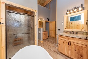 Shower, hair dryer, towels - Charming Dog Friendly Chalet w/ Views & Hot Tub (Swanton)