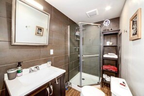 Shower, hair dryer - Cozy, Comfy Cottage & Deck near Fauntleroy Ferry (Seattle)