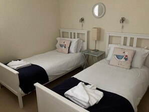 2 slaapkamers, een bureau, een strijkplank/strijkijzer, gratis wifi