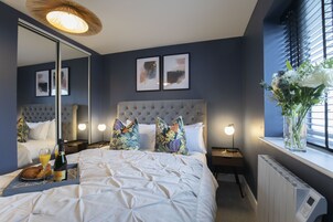 2 habitaciones, decoración personalizada y muebles diferentes 