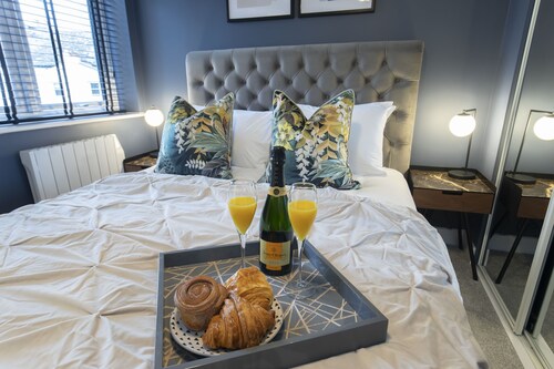 Elliot Oliver - Exquisite 2 Bedroom Apartment With Garden, Parking & EV Charger