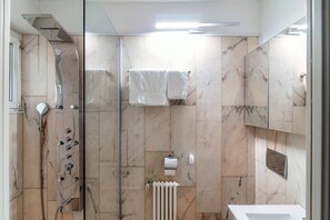Classic Apartment | Bathroom