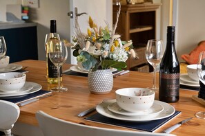 Dining - Tan-Y-Dderwen (Aberhafesp)