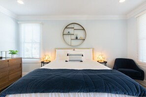 6 bedrooms, desk, iron/ironing board, travel cot
