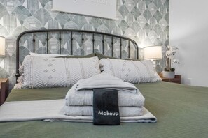 4 bedrooms, desk, travel crib, WiFi