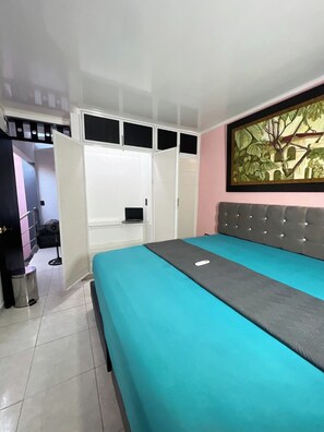 3 多间卧室、免费 WiFi、床单