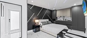Cozy Luxury Room. Luxurious studio retreat with sleek design.