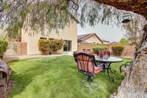 Outdoor dining - Quiet Vegas Home: 10 Mi to the Strip! (Las Vegas)