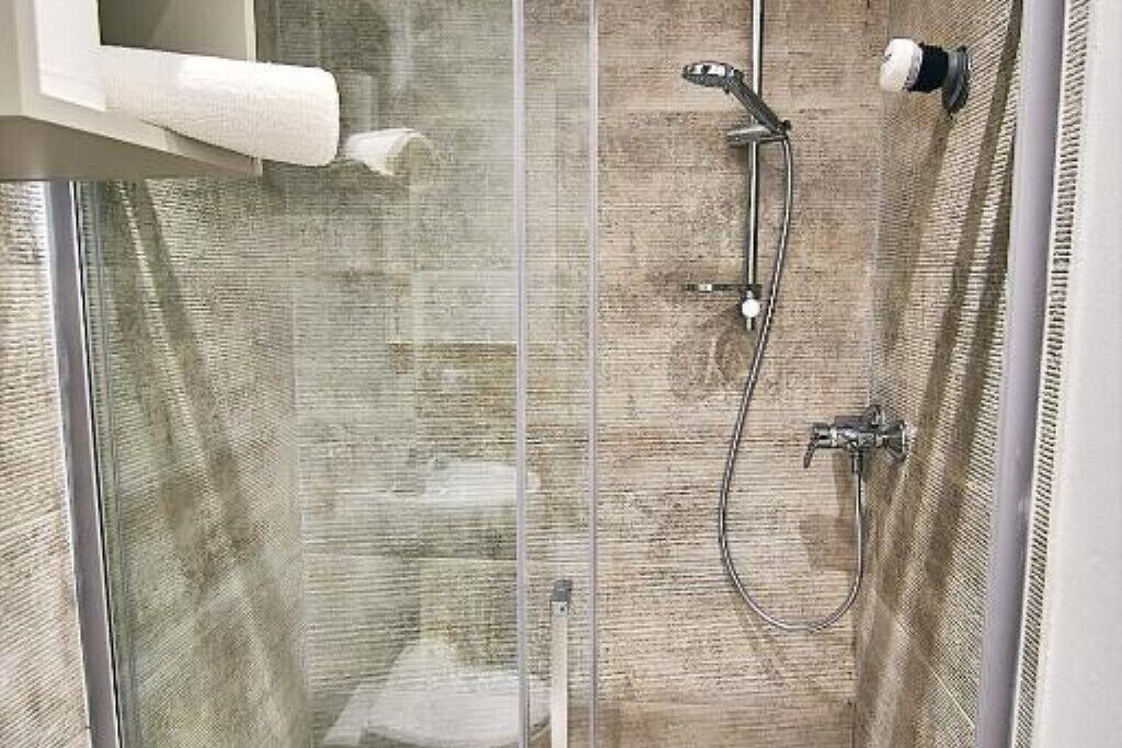 Dusche, Haartrockner, Bidet, Handtücher