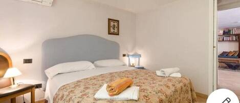 2 soverom, reiseseng for barn og sengetøy