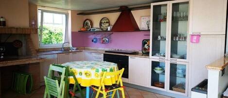 Fridge, microwave, stovetop, highchair