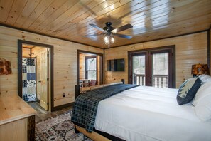 4 室のベッドルーム、デスク、アイロン / アイロン台、WiFi (無料)