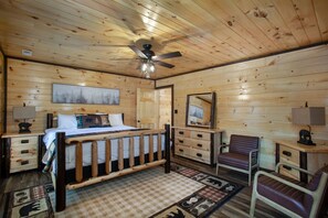 4 bedrooms, desk, iron/ironing board, free WiFi