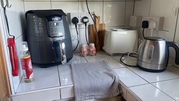 Cabin | Bếp riêng | Tủ lạnh, lò vi sóng, bếp nấu, ấm điện