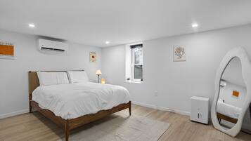 1 chambre, coffre-fort, fer et planche à repasser