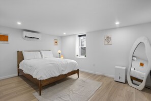 1 soverom, safe på rommet, strykejern/-brett og wi-fi (inkludert)