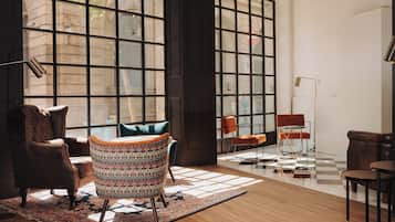 Sala de estar en el lobby