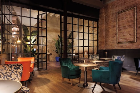 40-inch Smart TV with satellite channels