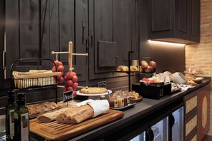 Daily buffet breakfast for a fee - Hotel La Pau  (Barcelona)