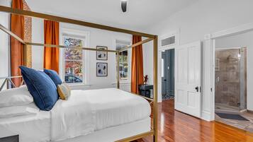 4 bedrooms, iron/ironing board, WiFi