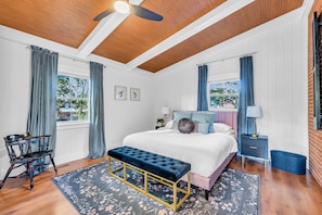 4 bedrooms, iron/ironing board, WiFi - The Laughing Boar, perfectly located downtown (Hermann)