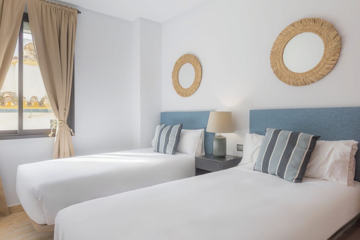 Apartment, 3 Bedrooms | 2 bedrooms, iron/ironing board, free WiFi