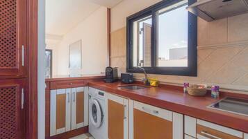 Apartamento, 3 habitaciones | Cocina privada
