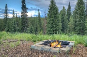 Property grounds - Earthship Home in Big Sky (Gallatin Gateway)