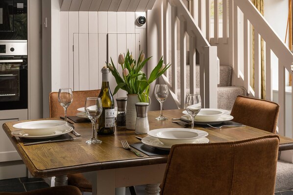 Dining - A stone cottage that sleeps 4 guests in 2 bedrooms (Combe Martin)