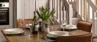 A stone cottage that sleeps 4 guests in 2 bedrooms