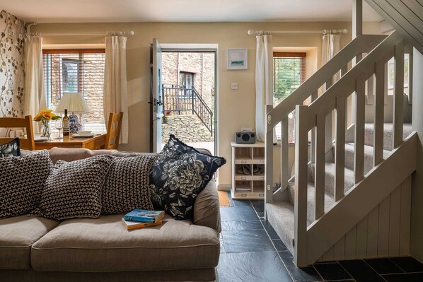 Smart TV, DVD player, foosball, table tennis - Bantam Cottage - sleeps 2 guests in 1 bedroom (Combe Martin)