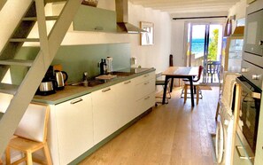 Fridge, microwave, oven, stovetop - Charming and comfortable apartments with an ecological approach (DOUARNENEZ)