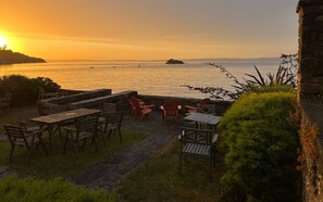 Outdoor dining - Charming and comfortable apartments with an ecological approach (DOUARNENEZ)