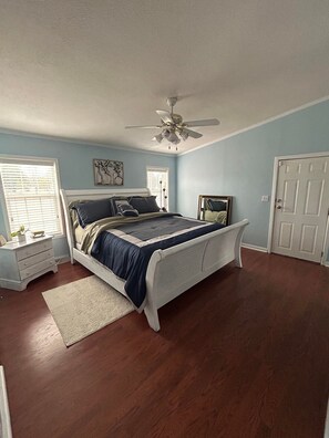 3 bedrooms, desk, free WiFi, bed sheets