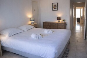 1 habitación, tabla de planchar con plancha y wifi 