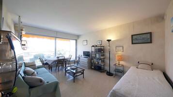 Fer et planche Ă repasser, draps fournis