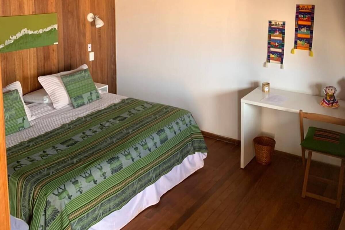 Quarto casal conforto, vista para a montanha | 1 quarto, roupas de cama premium, camas Tempur-Pedic, escrivaninha