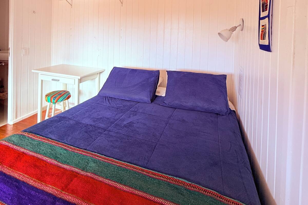 Basic-Doppelzimmer, 1 Schlafzimmer, Bergblick | Hochwertige Bettwaren, Tempur-Pedic-Betten, Schreibtisch