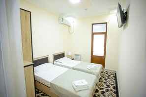 Economy Double or Twin Room | Soundproofing, bed sheets