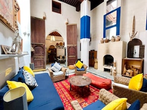 TV, fireplace, stereo