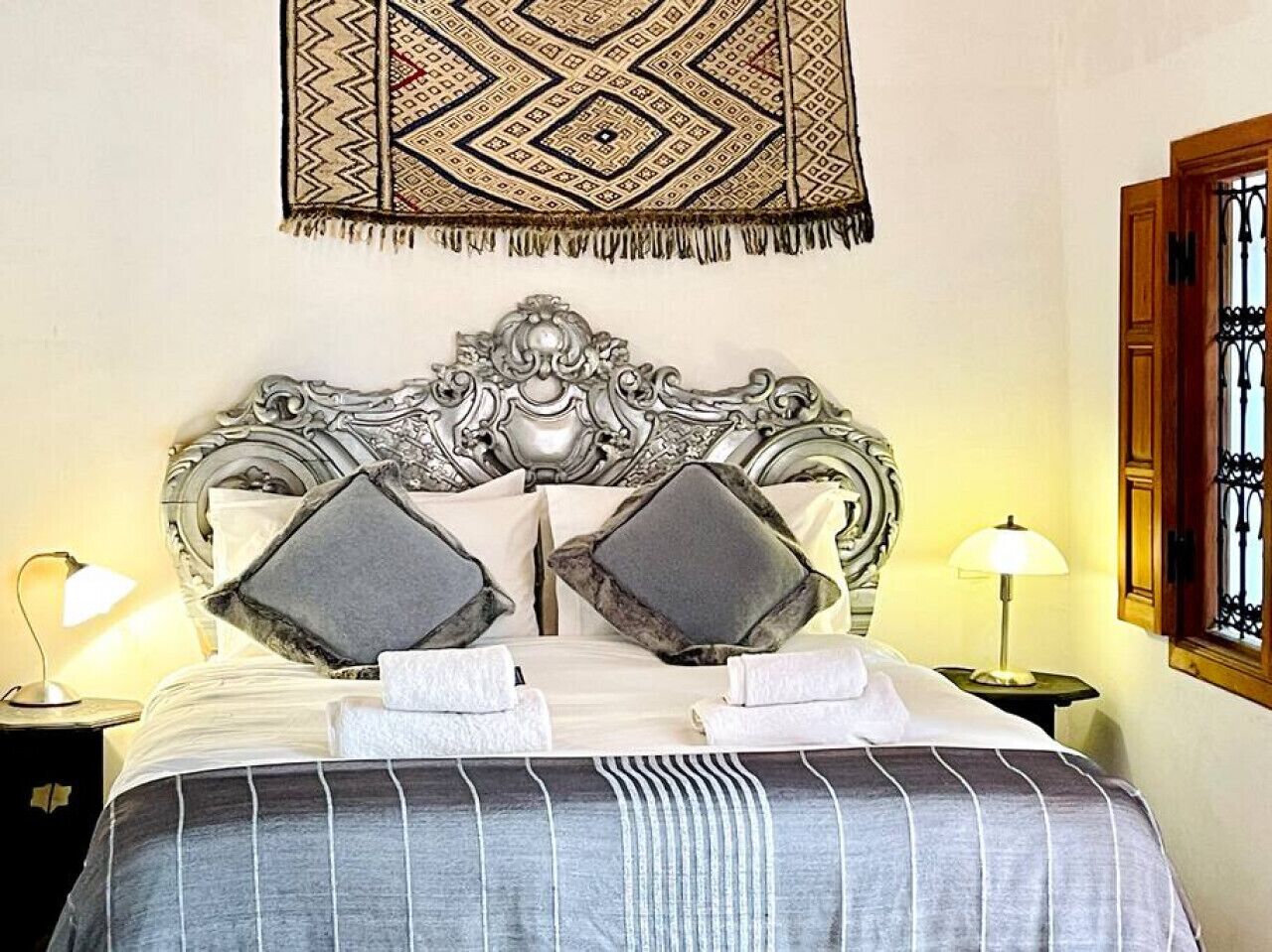 4 عدّة غرف نوم ومكواة/لوح كي وسرير سفر وواي فاي مجانًا