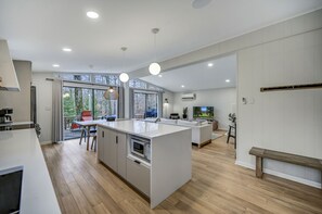 Interior - Oak View - Upscale Retreat w/ Vintage Fireplace, Sonos Sound, & Firepit (Tobyhanna)