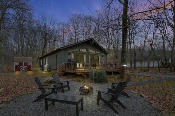 Terrace/patio - Oak View - Upscale Retreat w/ Vintage Fireplace, Sonos Sound, & Firepit (Tobyhanna)