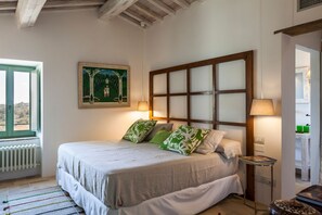 5 Schlafzimmer, Schreibtisch, BĂŒgeleisen/BĂŒgelbrett, Internetzugang