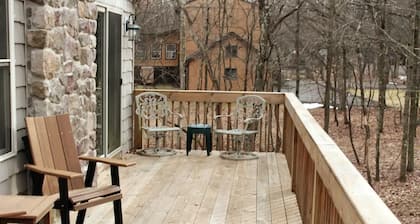 Getaway Chalet Poconos near Lake Harmony, Camelback, Jim Thorpe, Hickory Run