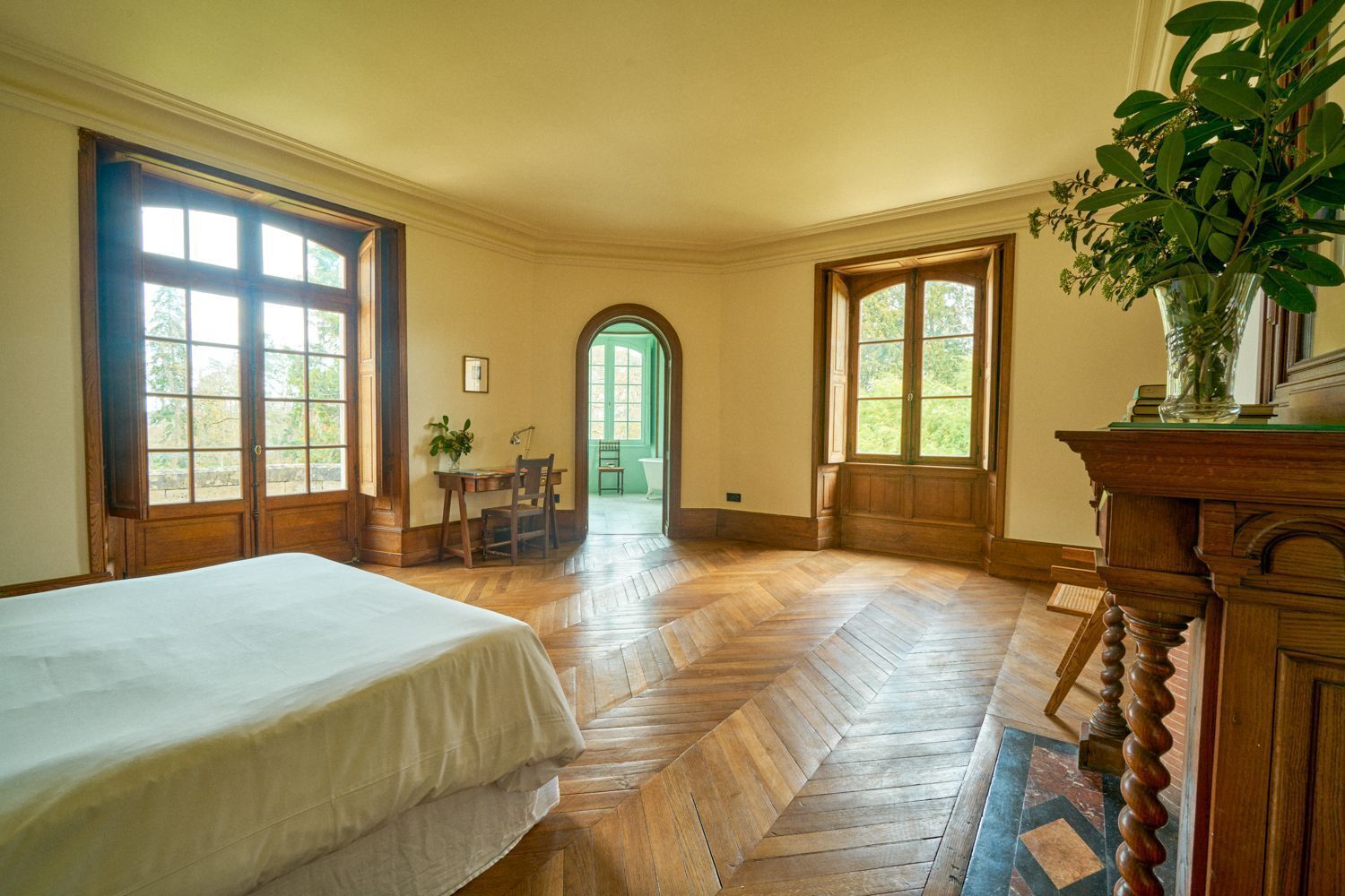 24 habitaciones, tabla de planchar con plancha, wifi y ropa de cama 